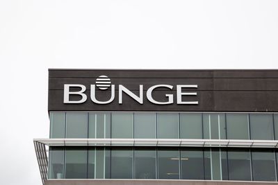 Is Bunge Global Stock Outperforming the S&P 500?